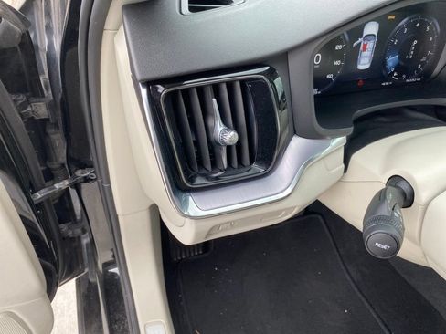 Used 2020 Volvo S60 T5 Momentum FWD image 18