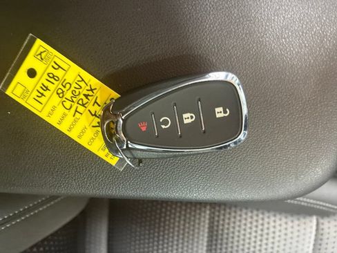 Used 2025 Chevrolet Trax LT FWD image 17
