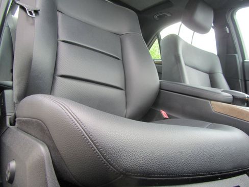 Used 2010 Mercedes-Benz E 350 Sedan w/ Premium 1 Pkg image 22