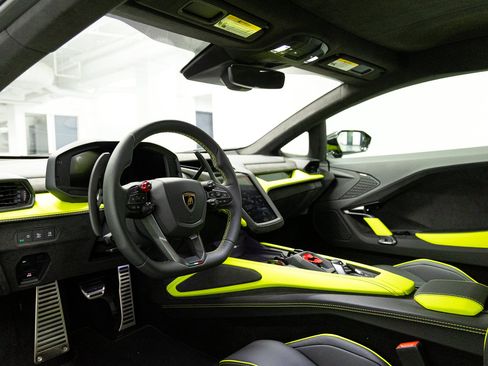 Used 2026 Lamborghini Temerario AWD/4WD image 32