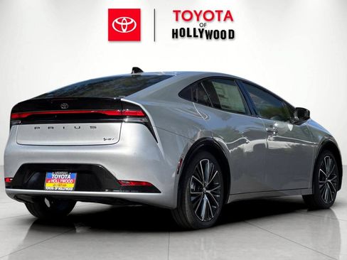 New 2027 Toyota Prius XLE FWD image 4
