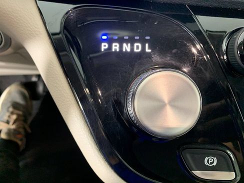 Used 2021 Chrysler Pacifica Touring-L FWD image 25