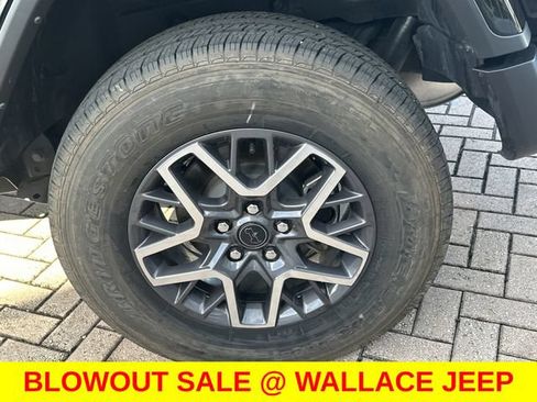 Used 2026 Jeep Wrangler Unlimited Sahara AWD/4WD image 10