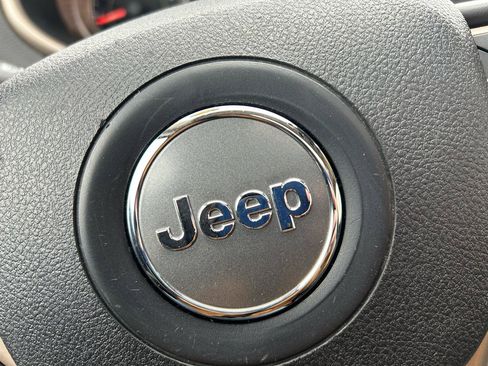 Used 2015 Jeep Cherokee Limited w/ Luxury Group image 21