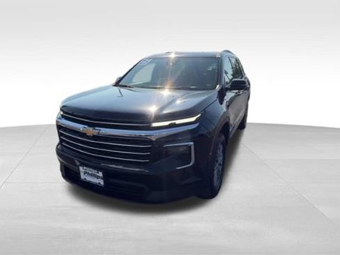 Certified 2025 Chevrolet Traverse LT w/ LPO, Cargo Package AWD/4WD image 2