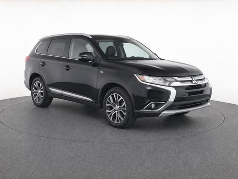 Used 2017 Mitsubishi Outlander GT AWD/4WD image 2