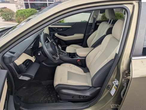 Used 2024 Subaru Outback Premium AWD/4WD image 11