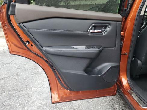 Certified 2023 Nissan Rogue Platinum image 11