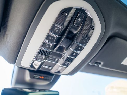 Certified 2026 Porsche Macan AWD/4WD image 21