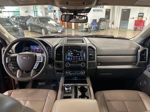 Used 2019 Ford Expedition Max XLT w/ Equipment Group 202A RWD image 16