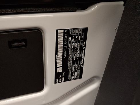 Used 2025 Mercedes-Benz Sprinter 2500 image 18