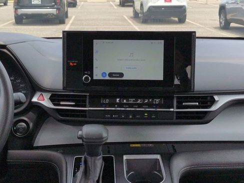 Certified 2025 Toyota Sienna LE FWD image 18