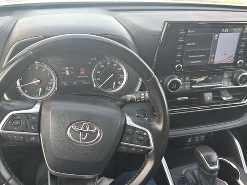 Used 2022 Toyota Highlander XLE image 23