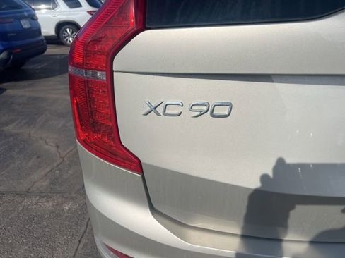 Used 2016 Volvo XC90 T6 Momentum w/ Vision Package image 7