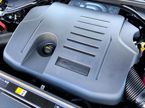 New 2026 Land Rover Range Rover SE image 15