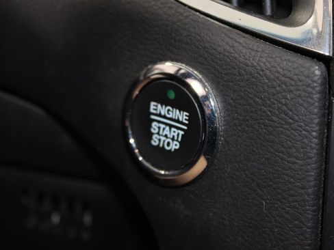 Used 2020 Ford Edge Titanium FWD image 28