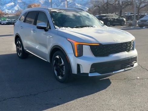 Certified 2025 Kia Sorento EX w/ EX Panoramic Sunroof Package image 9
