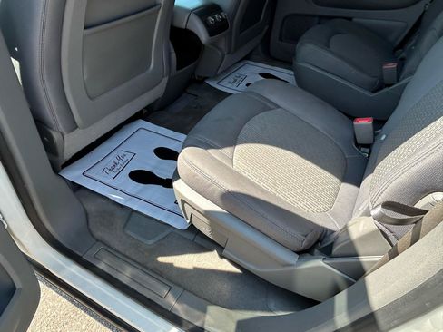 Used 2012 Chevrolet Traverse LT FWD image 9
