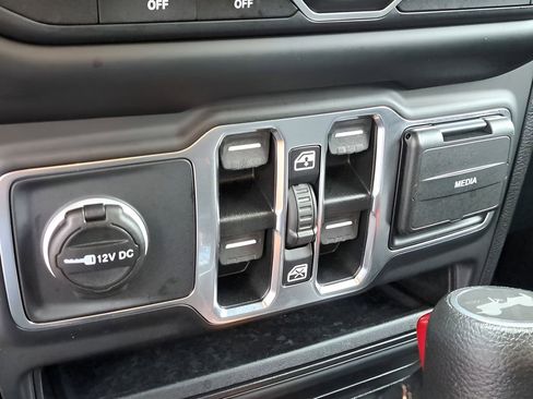 Used 2021 Jeep Wrangler Unlimited Sport image 23