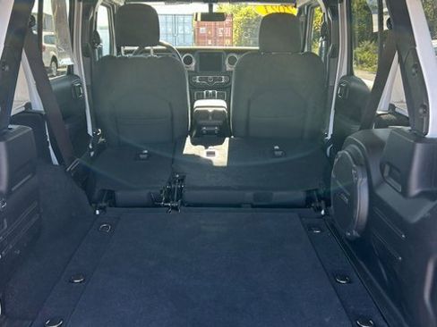 Used 2021 Jeep Wrangler Unlimited Sahara w/ Uconnect 4C Nav & Sound Group image 17