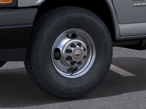 New 2026 Chevrolet Express 4500 RWD image 9
