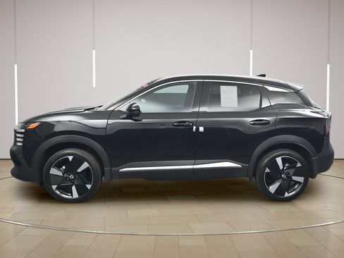 Certified 2026 Nissan Kicks SR w/ SR Premium Package FWD image 4