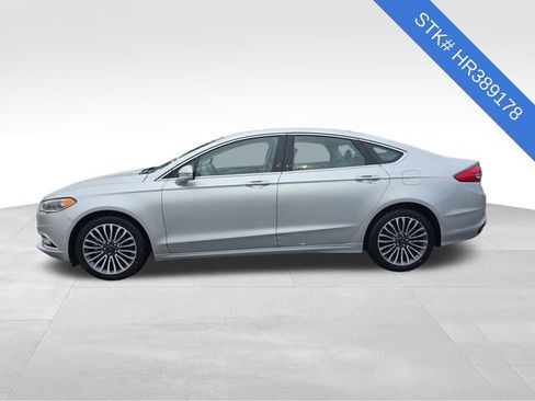 Used 2017 Ford Fusion SE w/ Equipment Group 202A image 2