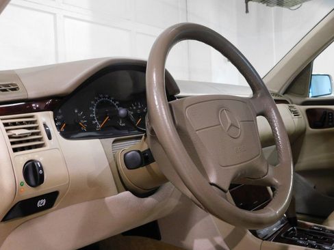 Used 1999 Mercedes-Benz E 320 4MATIC Sedan image 26