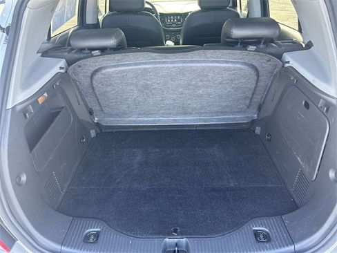 Used 2022 Chevrolet Trax LT w/ LT Convenience Package image 24