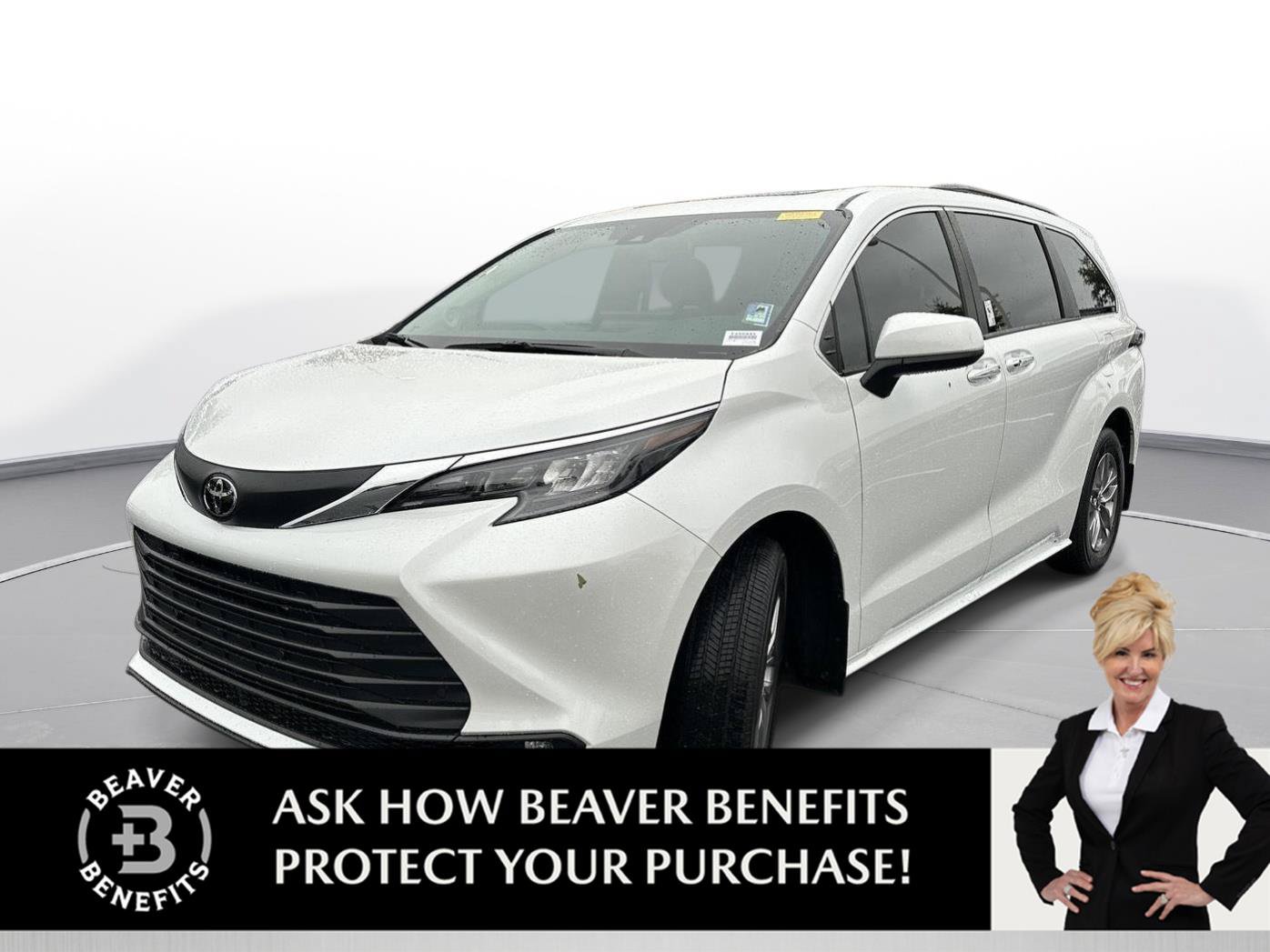 Used 2026 Toyota Sienna XLE FWD image 1