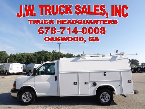 Used 2021 GMC Savana 3500 w/ Power Convenience Package RWD image 2