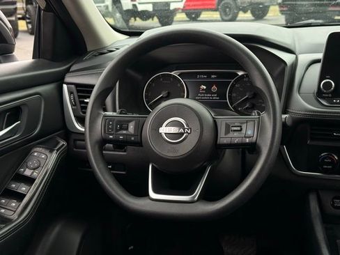 Used 2024 Nissan Rogue SV image 5