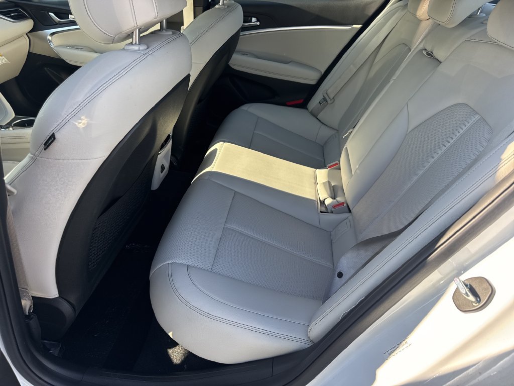 Used 2025 Genesis G70 2.5T RWD image 20