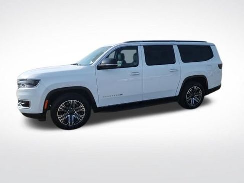 Used 2024 Jeep Wagoneer L Series II w/ Flexible Seating Group AWD/4WD image 4