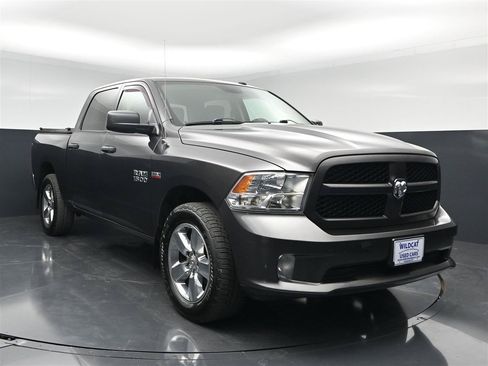 Used 2018 RAM 1500 Express w/ Express Value Package AWD/4WD image 3