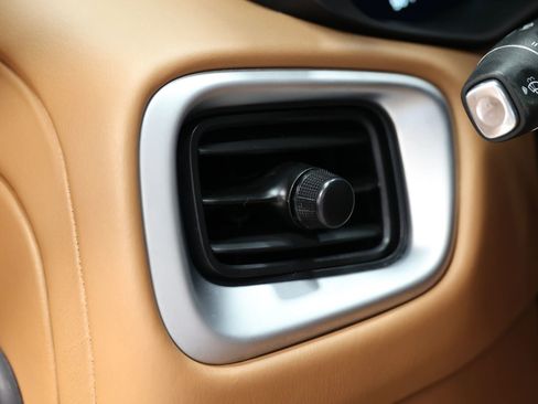 Used 2019 Aston Martin V8 Vantage Coupe RWD image 22