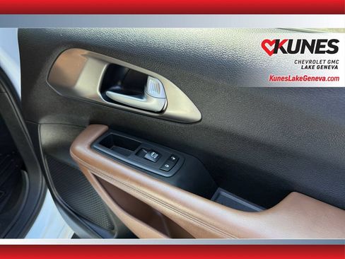 Used 2018 Chrysler Pacifica Limited w/ Advanced Safetytec Group FWD image 38