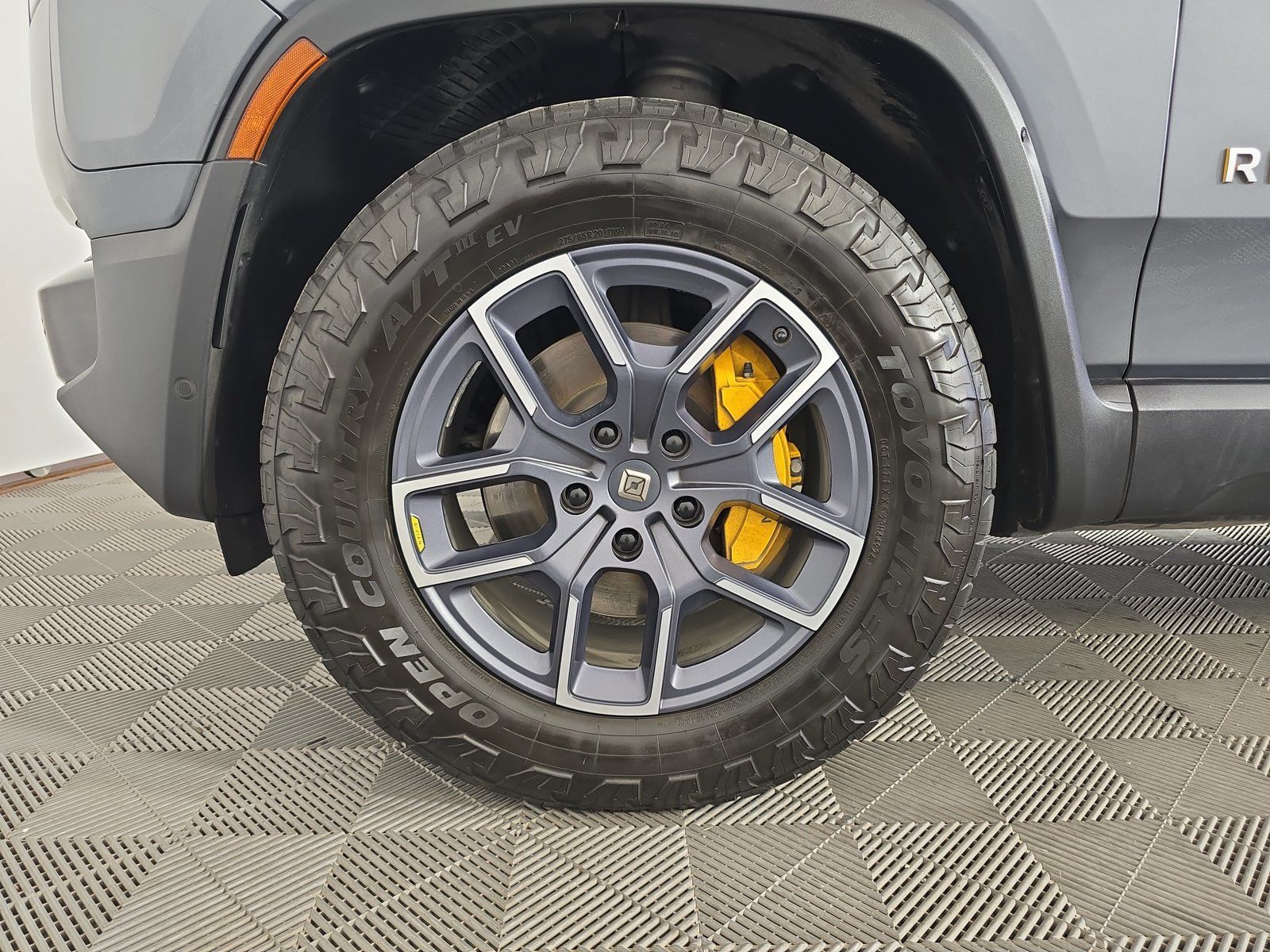 Used 2022 Rivian R1T Launch Edition AWD/4WD image 9