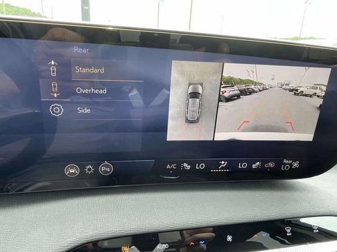 Certified 2025 Buick Enclave Preferred FWD image 19