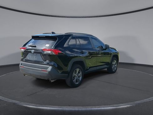 Used 2024 Toyota RAV4 LE AWD/4WD image 8