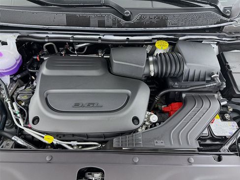 New 2026 Chrysler Pacifica Select image 33