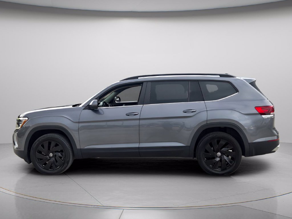 Certified 2024 Volkswagen Atlas SE w/ Black Wheel Package FWD image 3