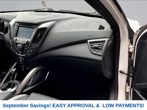 Used 2016 Hyundai Veloster Turbo FWD image 22