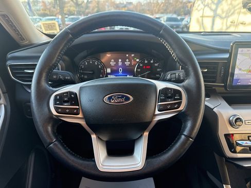 Used 2022 Ford Explorer XLT w/ Equipment Group 202A image 11