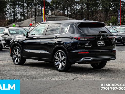 Used 2025 Mitsubishi Outlander SE image 7