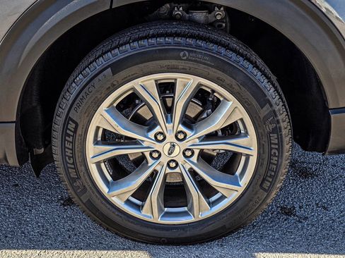 Used 2020 Ford Explorer XLT w/ Equipment Group 202A image 10