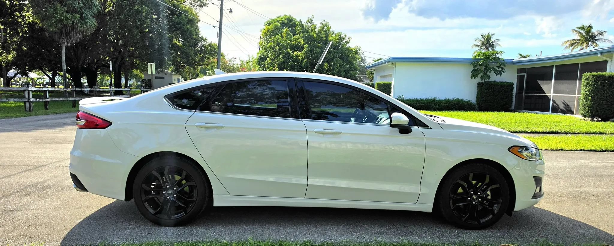 Used 2019 Ford Fusion SE w/ Equipment Group 151A FWD image 8