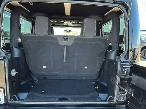 Used 2017 Jeep Wrangler Rubicon w/ Connectivity Group AWD/4WD image 14