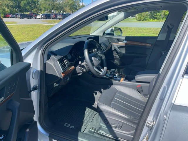Used 2023 Audi Q5 2.0T Premium w/ Convenience Package AWD/4WD image 7
