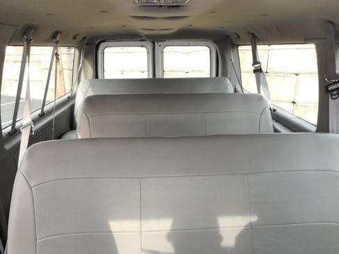 Used 2002 Ford E-350 and Econoline 350 XL image 28